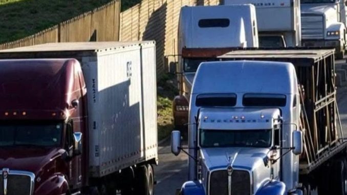 Paro nacional de transportistas bloquea salida de Mérida hacia Campeche