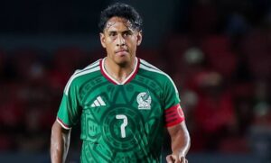 Luis Romo quedó fuera del partido ante Chile por una lesión muscular en el bíceps femoral de la pierna izquierda.