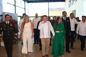 La SSP de Yucatán invita a las y los jóvenes de Tekax y del sur del estado a integrarse a la corporación policial, con una beca mensual de 16 mil 460 pesos durante su formación y un sueldo de 22 mil 322 pesos al egresar.