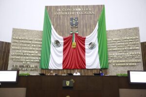 La diputada Naomi Peniche, junto con legisladores del PVEM y PT, presentó una iniciativa para fortalecer la salud mental en Yucatán mediante la creación del Sistema Estatal Redes de Vida, enfocado en la prevención del suicidio y la atención comunitaria.