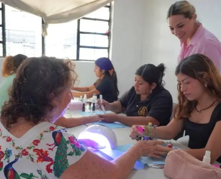 Servicios gratuitos a las familias una jornada de cuidado personal en Mérida