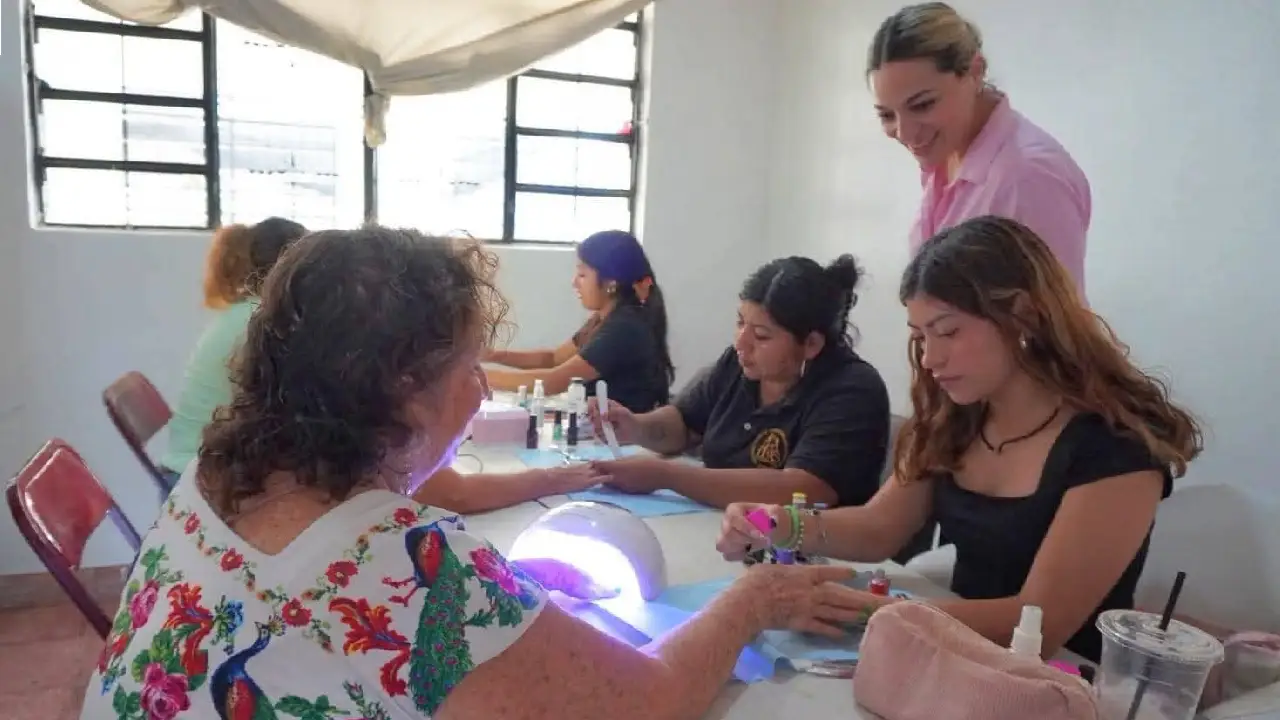 Servicios gratuitos a las familias una jornada de cuidado personal en Mérida