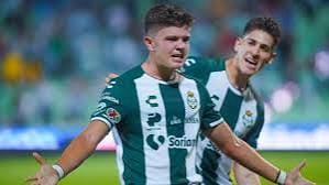 Tahiel Jiménez brilló con un triplete en la goleada de Santos Laguna por 5-0 ante Querétaro, resultado que confirma el resurgimiento de los Guerreros en el Apertura 2026.