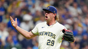 Trevor Megill aseguró la victoria de Milwaukee Brewers al ponchar a DeLuca en la novena entrada y sellar el triunfo 3-2 sobre Tampa Bay Rays en el Juego 1 de la Serie Mundial.