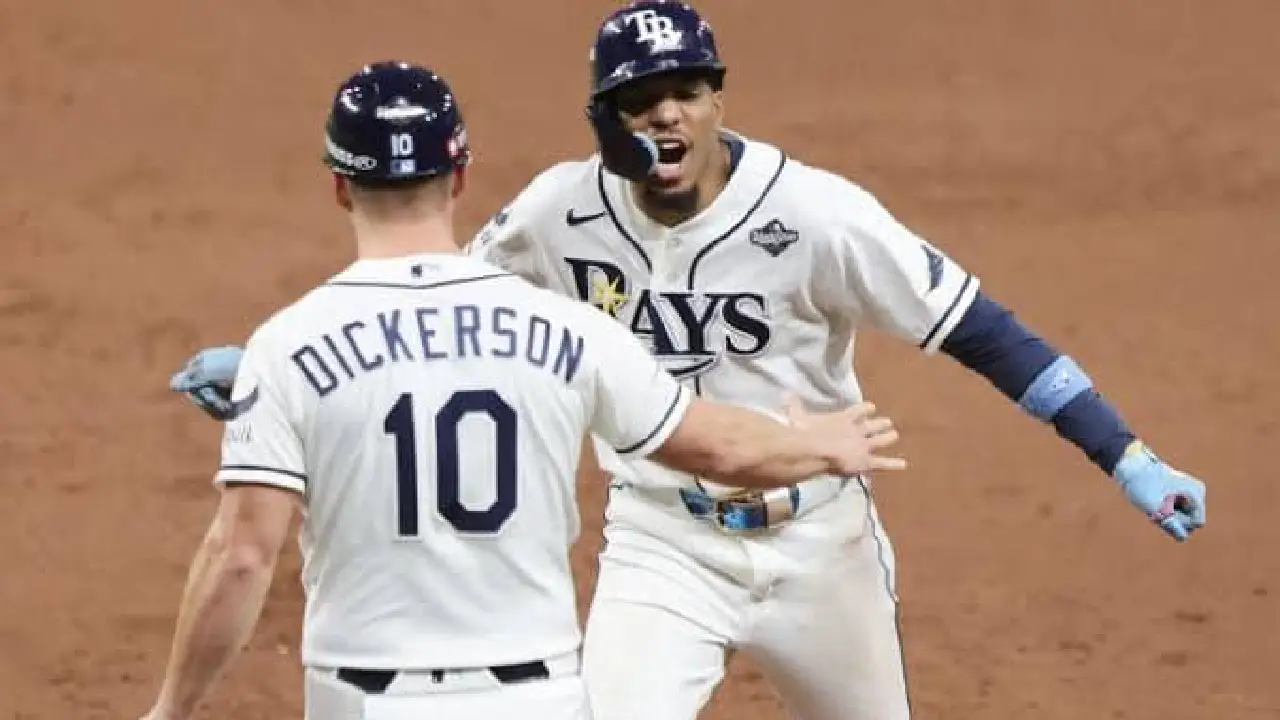 Tampa Bay mandó al quinto juego con una remontada dramática