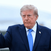 Trump anuncia pago de 90 dólares para adultos mayores