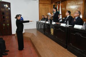 Pie de foto 2
El rector de la UJAT, Guillermo Narváez Osorio, encabezó el acto en el que se reconoció la gestión de la directora saliente y se formalizó el nombramiento de Karla del Socorro Celorio Méndez al frente de Ciencias de la Salud para el periodo 2026-2030.