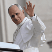 Vaticano confirma cirugía del papa León XIV
