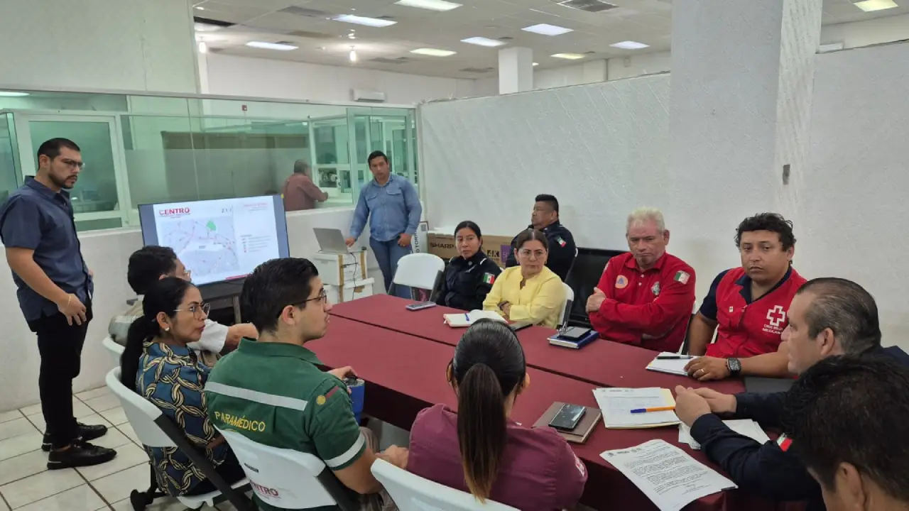 Visitantes en panteones por Día de Muertos Centro prepara operativo especial