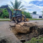 ¡Alerta vial! Realizan trabajos por desfondamientos en avenida Universidad de Chetumal