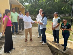 De acuerdo con el reporte recibido por la autoridad educativa del centro escolar, se requirió el apoyo de elementos de seguridad pública, quienes intervinieron conforme a sus atribuciones