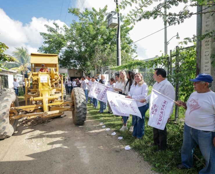 ¡Después de 50 años! Don Antonio verá arreglada su calle en Conkal