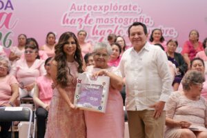 El DIF Yucatán entregó 86 prótesis de seno con prendas especiales y 14 kits de seguimiento a mujeres que enfrentaron el cáncer de mama