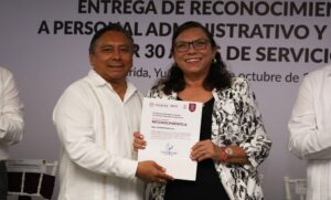 Trabadoras y trabajadores de COBAY, CONALEP y CECyTEY fueron homenajeados por tres décadas de entrega