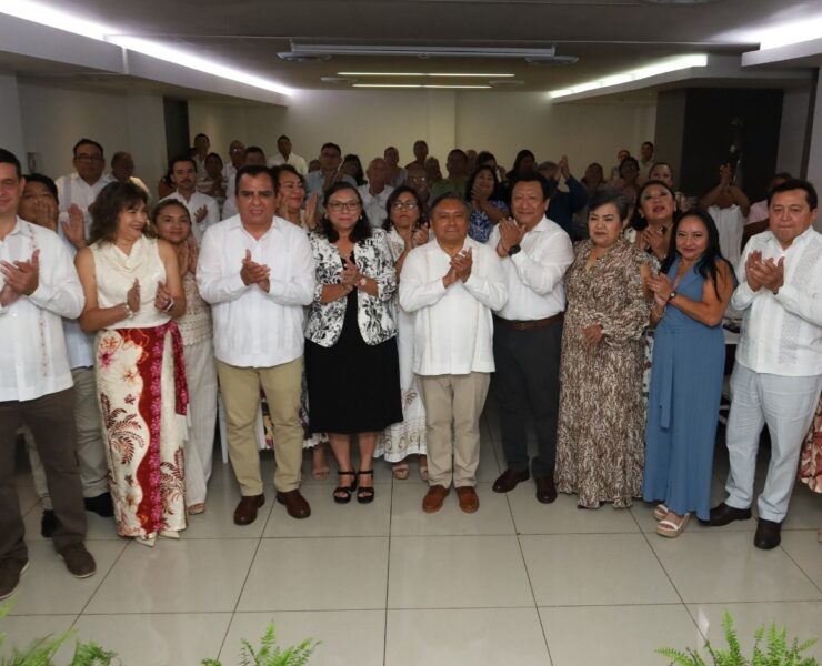 ¡Orgullo educativo! Reconocen a docentes por 30 años de servicio en Yucatán